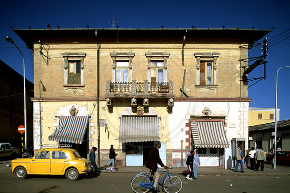 Shops and apartments, Piazza Italia